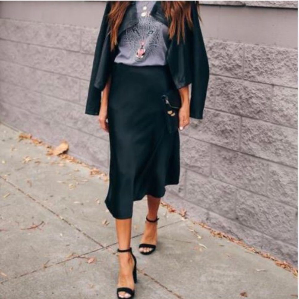 VICI SATIN MIDI SKIRT -New